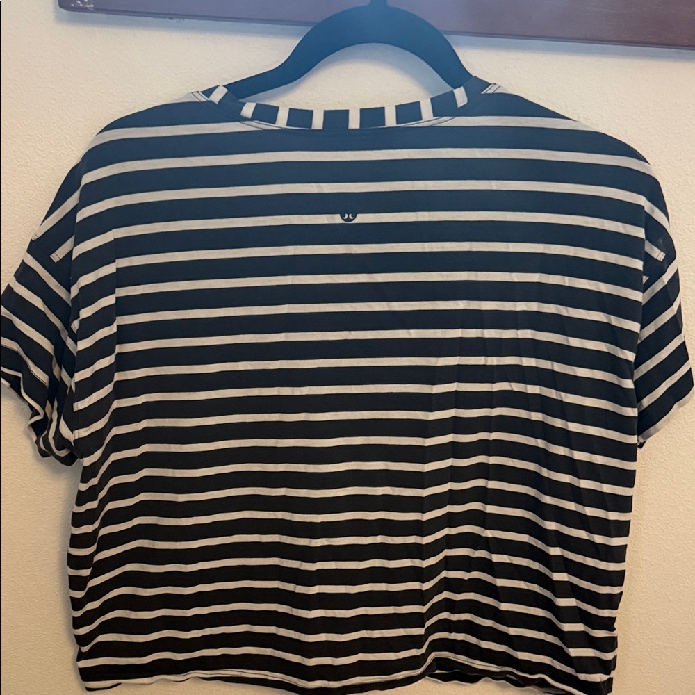 Lululemon Cate’s tshirt Black and White Striped - Picture 2 of 6